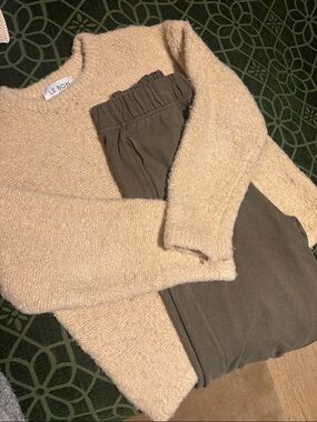 Le Bon Shoppe cozy bundle. Cloud sweater and balloon pants.
